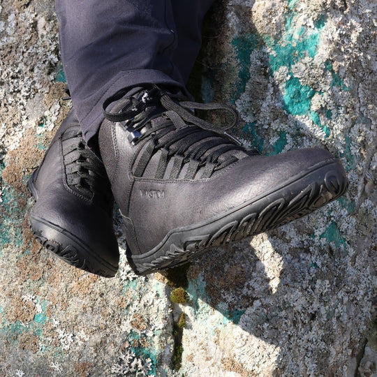 Vaistoa Uoma 2 Waterproof Barefoot Trekking Shoes Black Lifestyle Spring Sitting