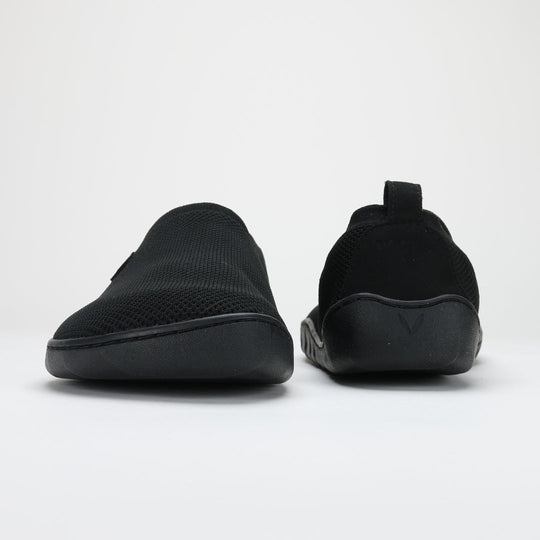 Vaistoa Lempeä 2 barefoot slip-on shoes black – front and back views