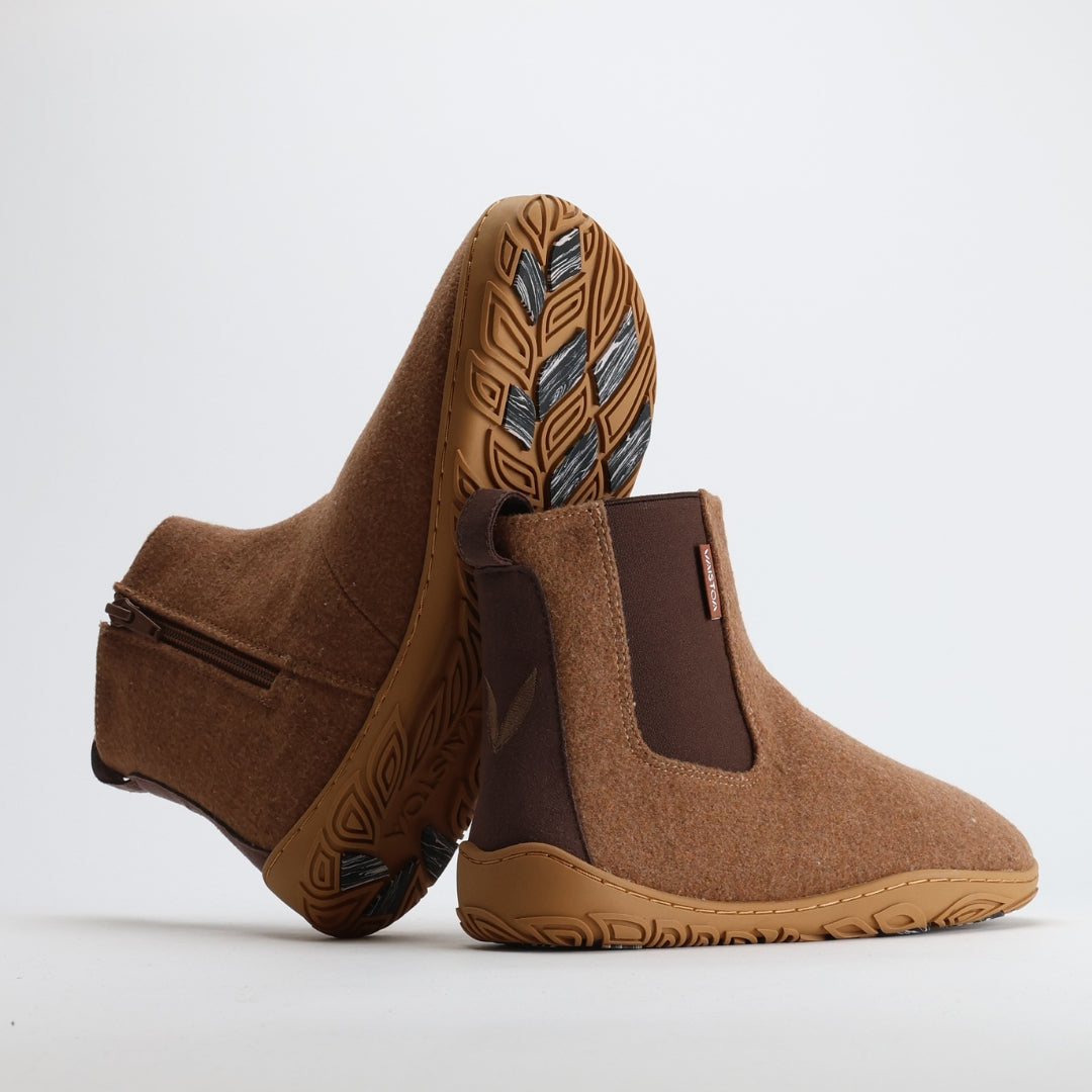 Roasted almond barefoot winter felt Chelsea boot with the sole resting against the upper, showing visible grip zones on the Vaistoa Pitoa™ winter sole designed for better traction on icy surfaces.