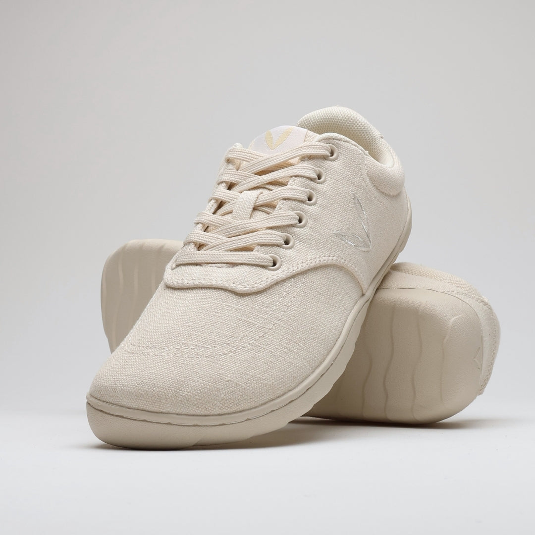 Vaistoa Huoleton barefoot hemp sneakers – natural hemp, pair with the front shoe leaning on the one behind and the outsole partly visible, light background