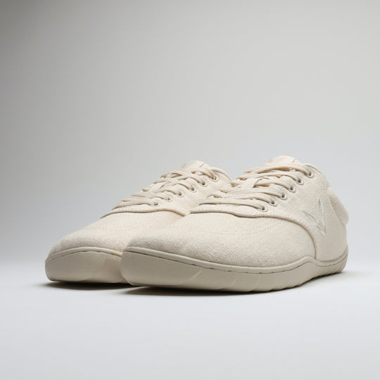 Vaistoa Huoleton barefoot hemp sneakers – natural hemp, pair side by side photographed from a front angle, light background