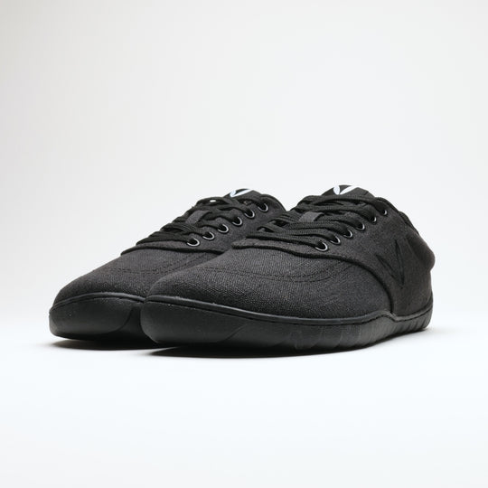 Vaistoa Huoleton barefoot hemp sneakers – soft black, pair side by side photographed from a front angle, light background