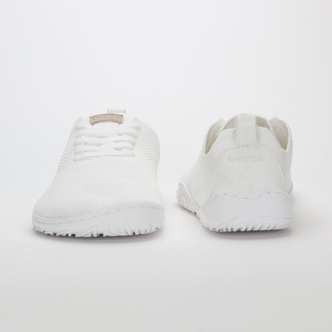 Vaistoa Iloa knitted barefoot sneakers white front and back view