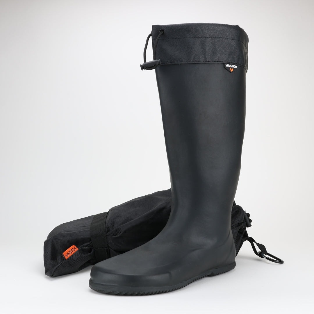Vaistoa Katve Rubber Barefoot Rainboots Black Front Diagonal View