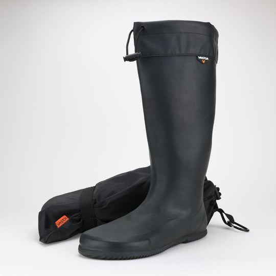 Vaistoa Katve Rubber Barefoot Rainboots Black Front Diagonal View