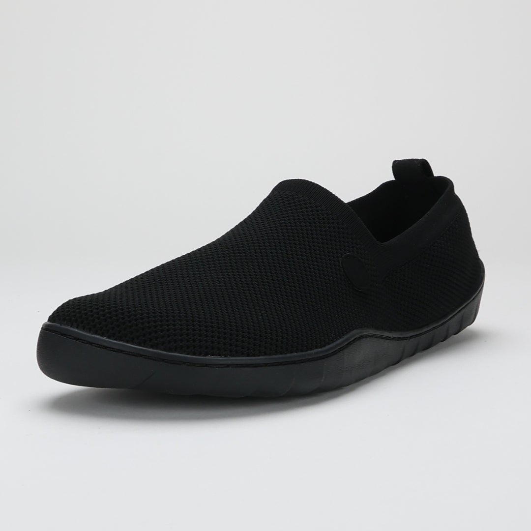 vaistoa_lempea_2_barefoot_slip_on_shoes_black_single_shoe_front_angle