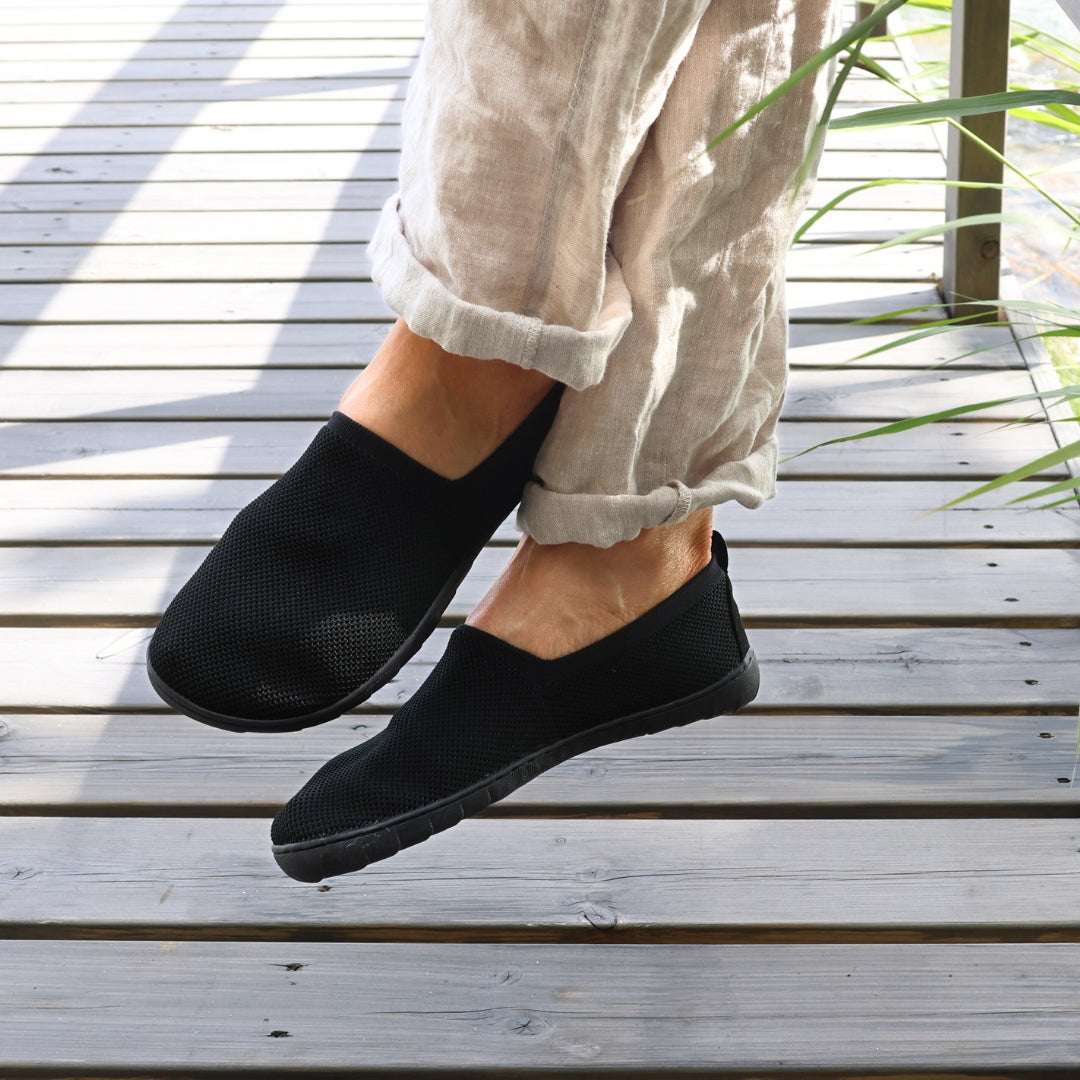 Vaistoa Lempeä knitted barefoot slip-on shoes black design from finland