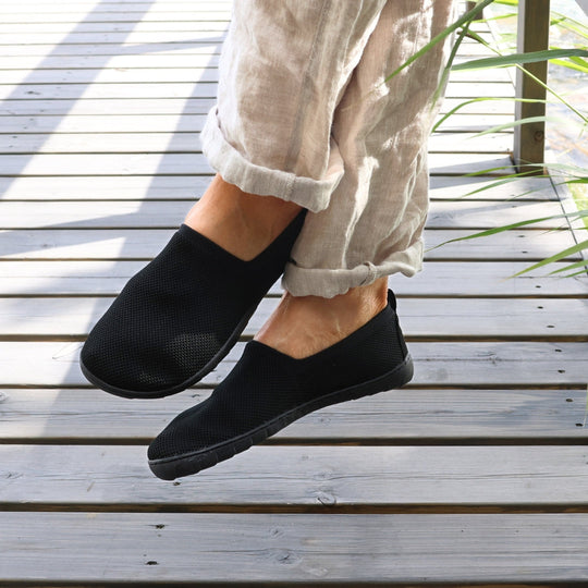 Vaistoa Lempeä knitted barefoot slip-on shoes black design from finland