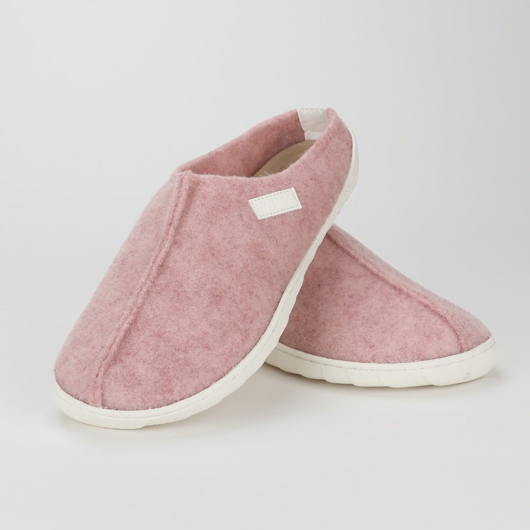 vaistoa_toive_barefoot_felt_slippers_rose_front_angle_shoes_stacked