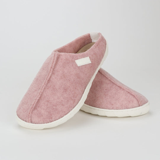 vaistoa_toive_barefoot_felt_slippers_rose_front_angle_shoes_stacked