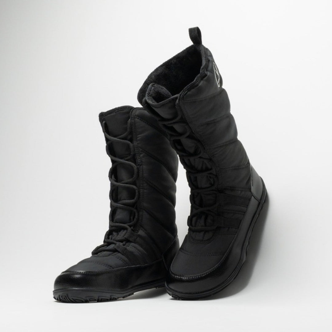 Vaistoa Hanki 3 barefoot winter snow boots, colour Black – studio photo: pair with one boot in front.