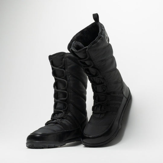 Vaistoa Hanki 3 barefoot winter snow boots, colour Black – studio photo: pair with one boot in front.