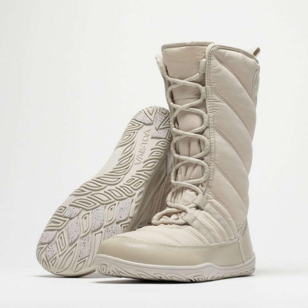 Vaistoa Hanki 3 barefoot winter snow boots, colour Vanilla – studio photo: pair with one boot tilted to show the sole.