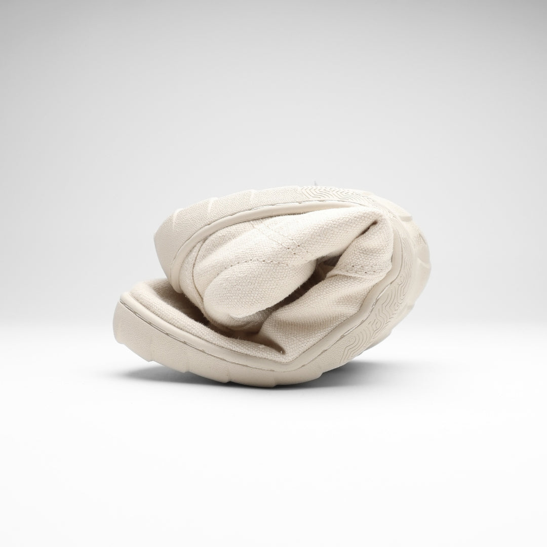 Vaistoa Huoleton barefoot hemp sneakers natural hemp, shoe folded in half showing the thin flexible sole