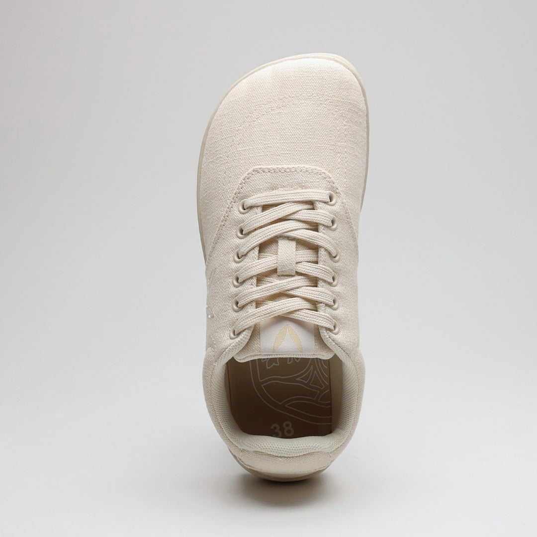 Vaistoa Huoleton barefoot hemp sneakers – natural hemp, single shoe photographed from above with the toe towards the camera, wide toe box and the inside of the shoe visible