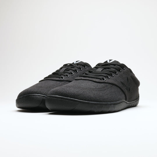 Vaistoa Huoleton barefoot hemp sneakers – soft black, pair side by side photographed from a front angle, light background