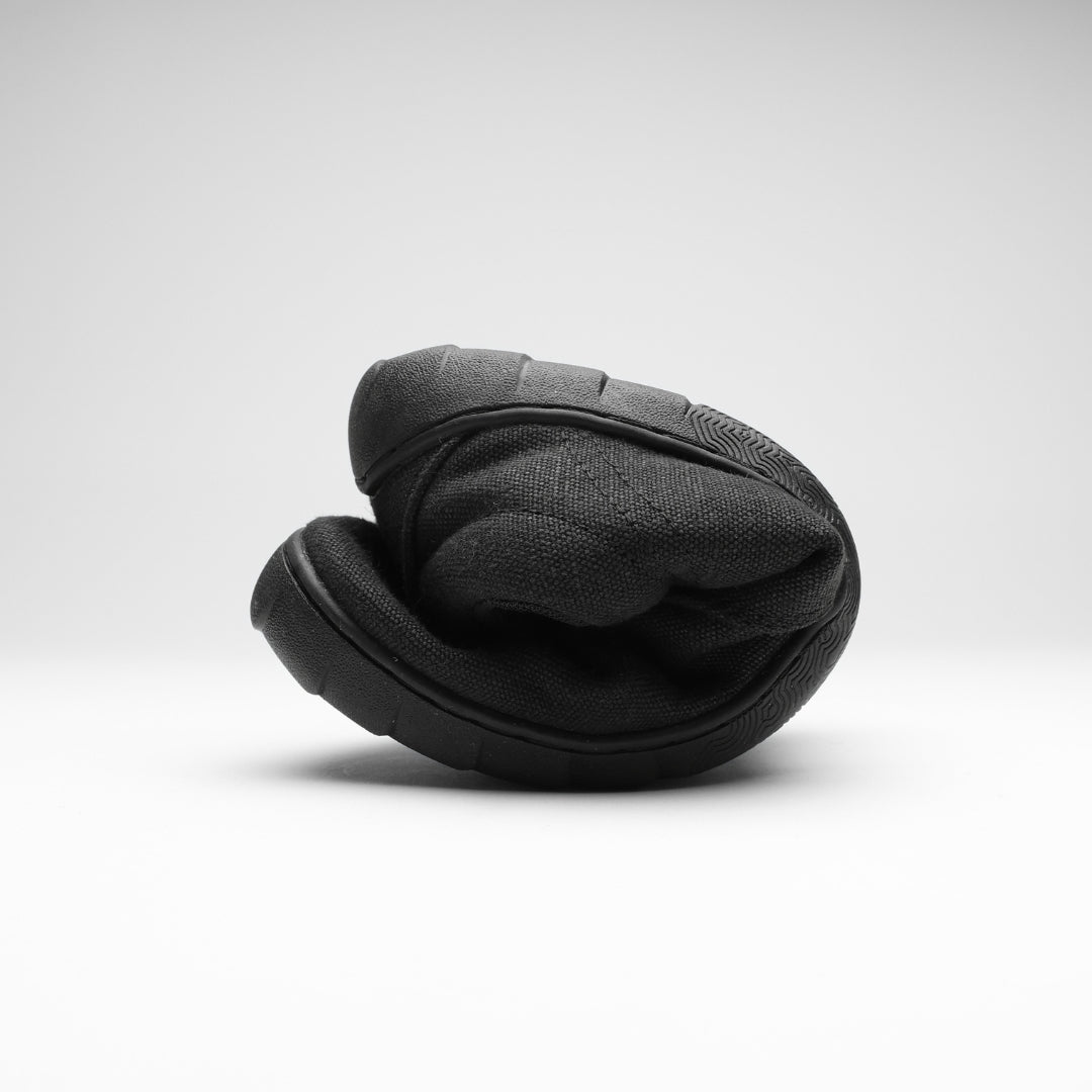 Vaistoa Huoleton barefoot hemp sneakers soft black, shoe folded in half showing the thin flexible sole