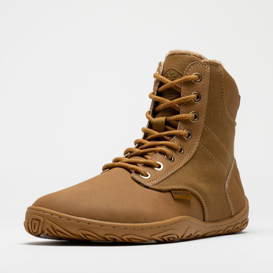 Vaistoa Hurmos 3 casual winter barefoot boots – single shoe shown from a front angle with the lacing and the Vaistoa label on the side visible