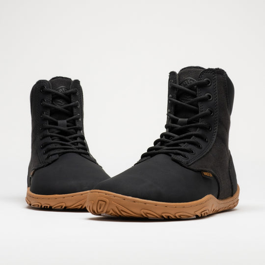 Vaistoa Hurmos 3 casual winter barefoot boots – pair shown from the front with the lacing and wide toe box visible