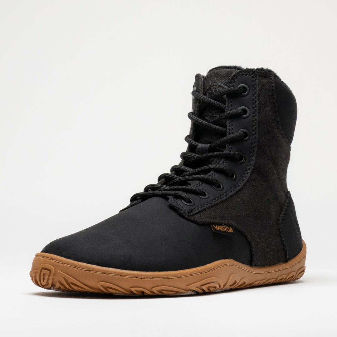 Vaistoa Hurmos 3 casual winter barefoot boots – single shoe shown from a front angle with the lacing and the Vaistoa label on the side visible