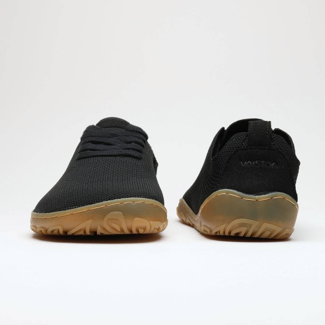 Vaistoa Iloa knitted barefoot sneakers – pair side by side, one shoe shown from the front and one from the back against a light background