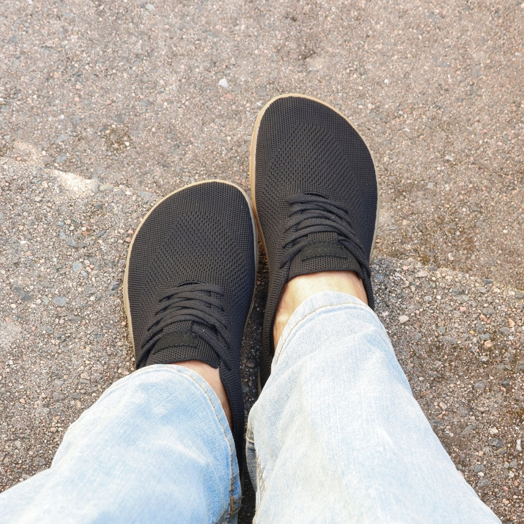 Vaistoa Iloa knitted barefoot sneakers – shoes worn on foot on gravel, shown from above
