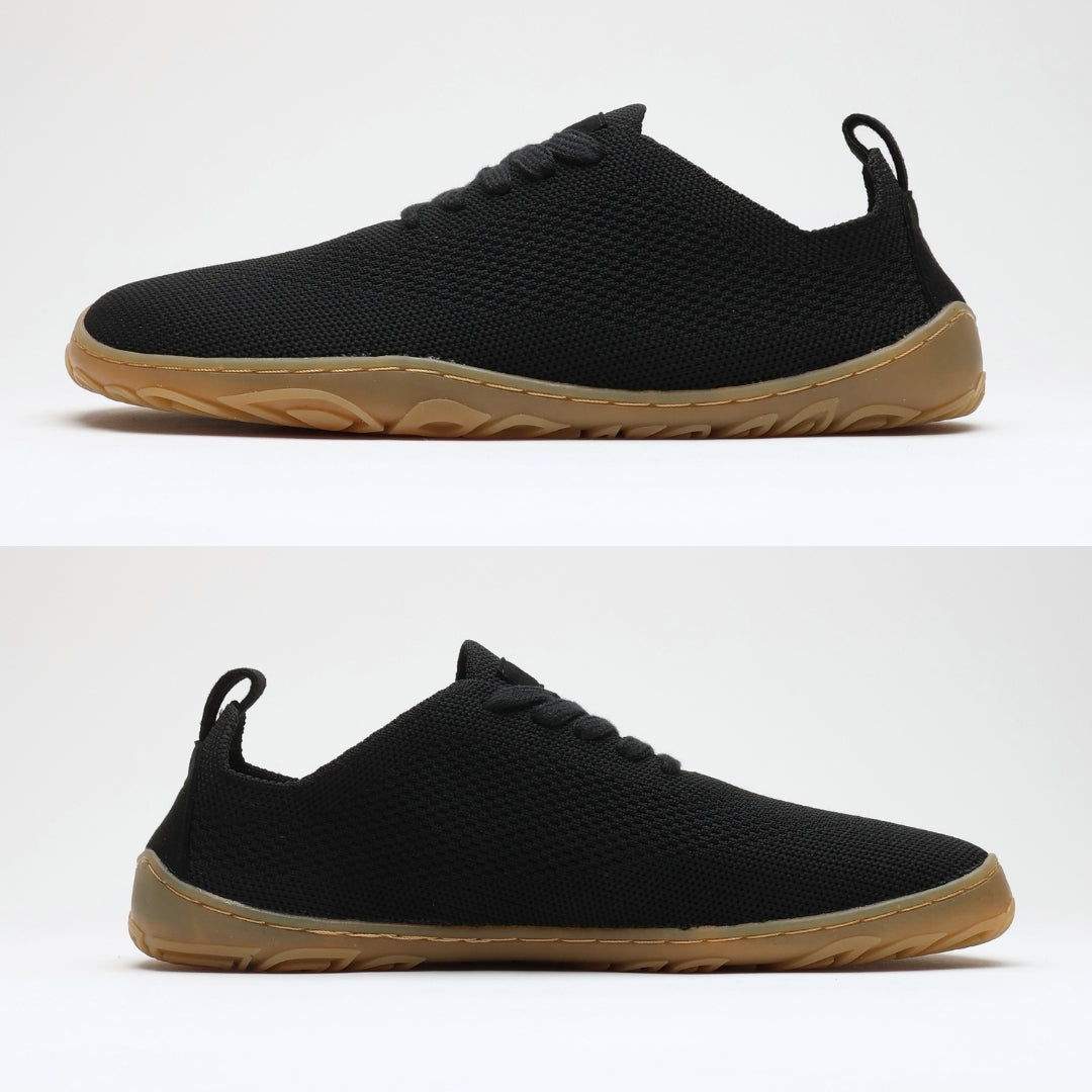 Vaistoa Iloa knitted barefoot sneakers – shoe shown from both sides, flat zero drop sole visible against a light background
