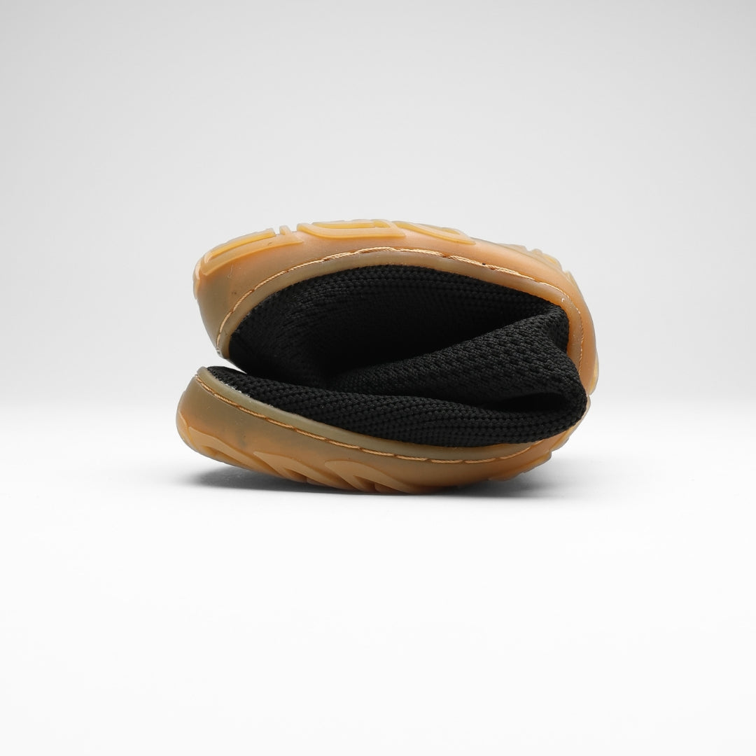 Vaistoa Iloa knitted barefoot sneakers – shoe folded in half so that the toe meets the heel, showing the thin flexible sole