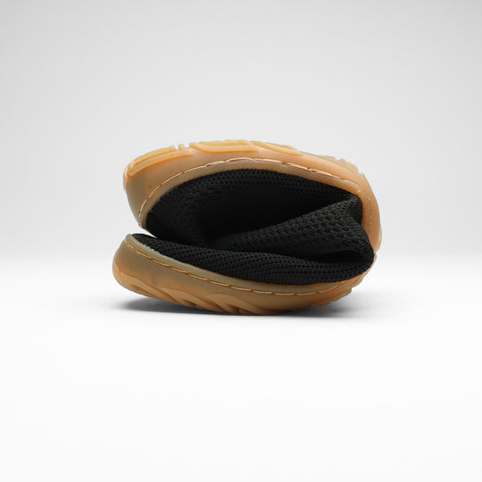 Vaistoa Iloa knitted barefoot sneakers – shoe folded in half so that the toe meets the heel, showing the thin flexible sole
