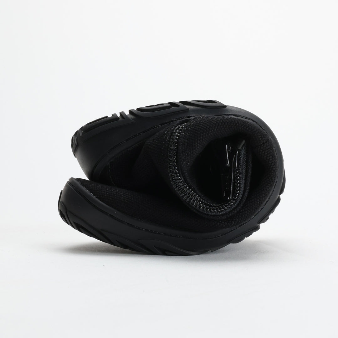 Vaistoa Kajo barefoot Chelsea boots – black, studio shot of two boots stacked, the upper one bent over to show how flexible the upper is, side zipper visible