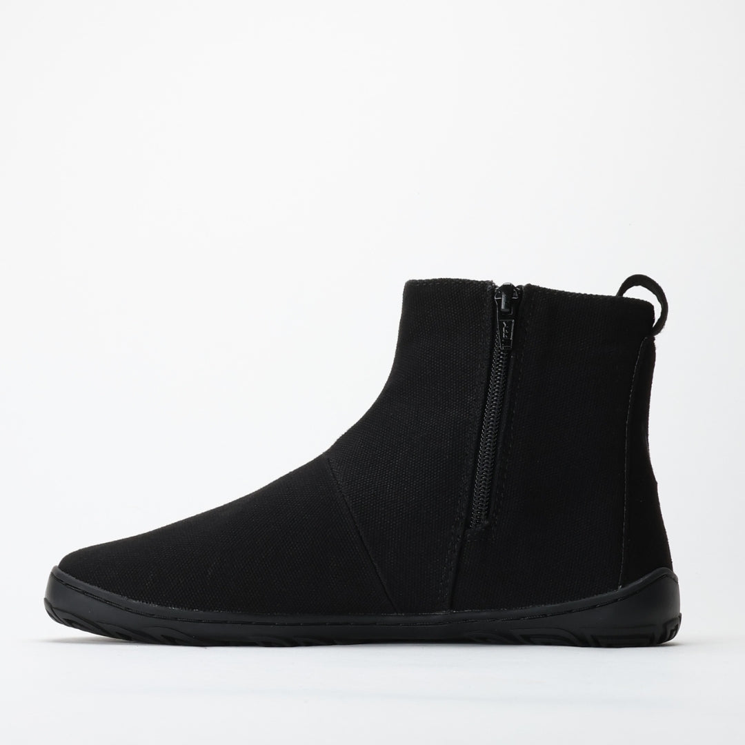 Vaistoa Kajo barefoot Chelsea boots – black, single boot in side profile from the zipper side, full-length side zipper visible, light background