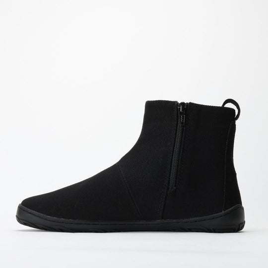 Vaistoa Kajo barefoot Chelsea boots – black, single boot in side profile from the zipper side, full-length side zipper visible, light background