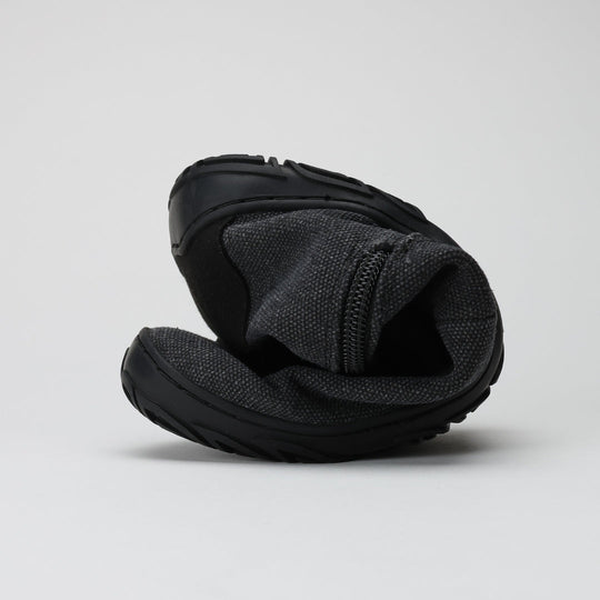 Vaistoa Kajo barefoot Chelsea boots – smoky stonewashed grey, studio shot of two boots stacked, the upper one bent over to show how flexible the upper is, side zipper visible