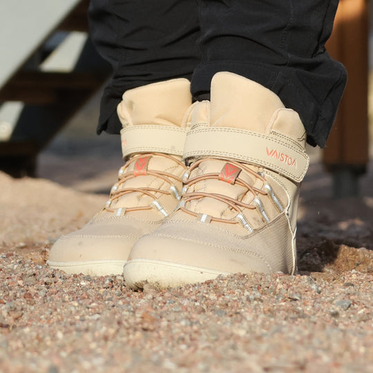 vaistoa kaste waterproof kids barefoot shoes beige lifestyle spring standing on sand