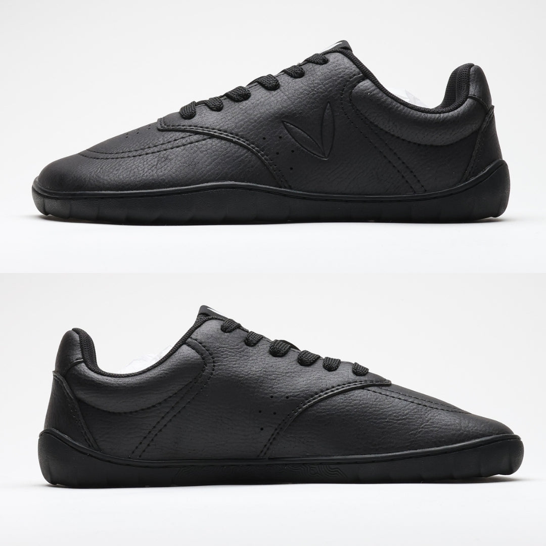 Vaistoa Katu 2 black barefoot sneaker – side profile photographed from both sides, featuring a completely flat sole with no heel for supporting natural walking.
