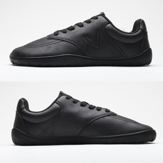 Vaistoa Katu 2 black barefoot sneaker – side profile photographed from both sides, featuring a completely flat sole with no heel for supporting natural walking.