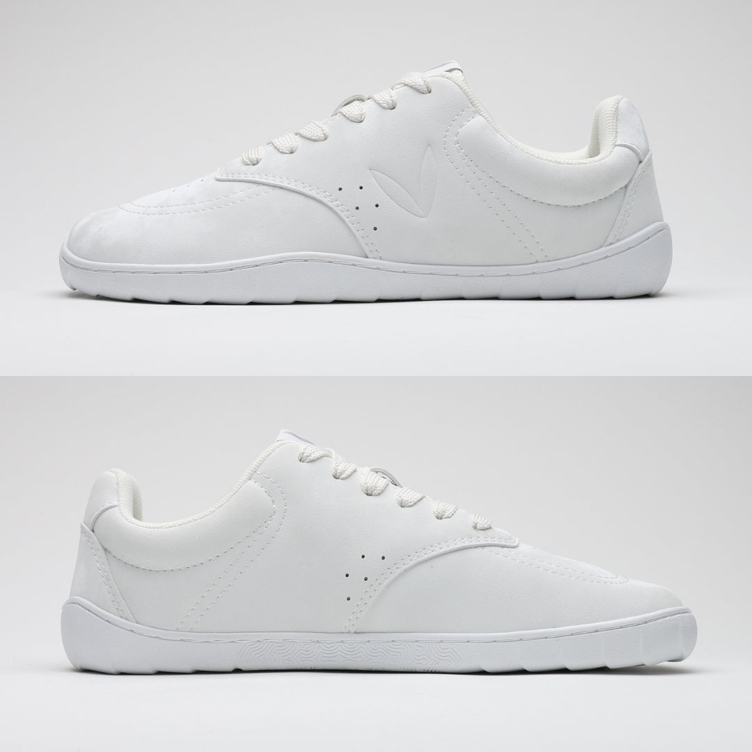 Vaistoa Katu 2 white barefoot sneaker – side profile photographed from both sides, featuring a completely flat sole with no heel for supporting natural walking.