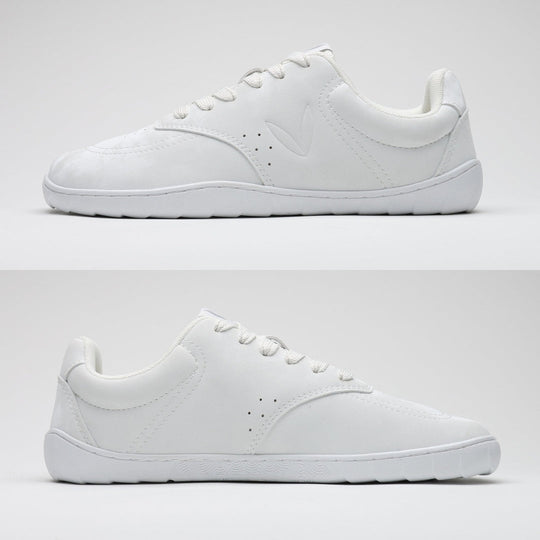 Vaistoa Katu 2 white barefoot sneaker – side profile photographed from both sides, featuring a completely flat sole with no heel for supporting natural walking.