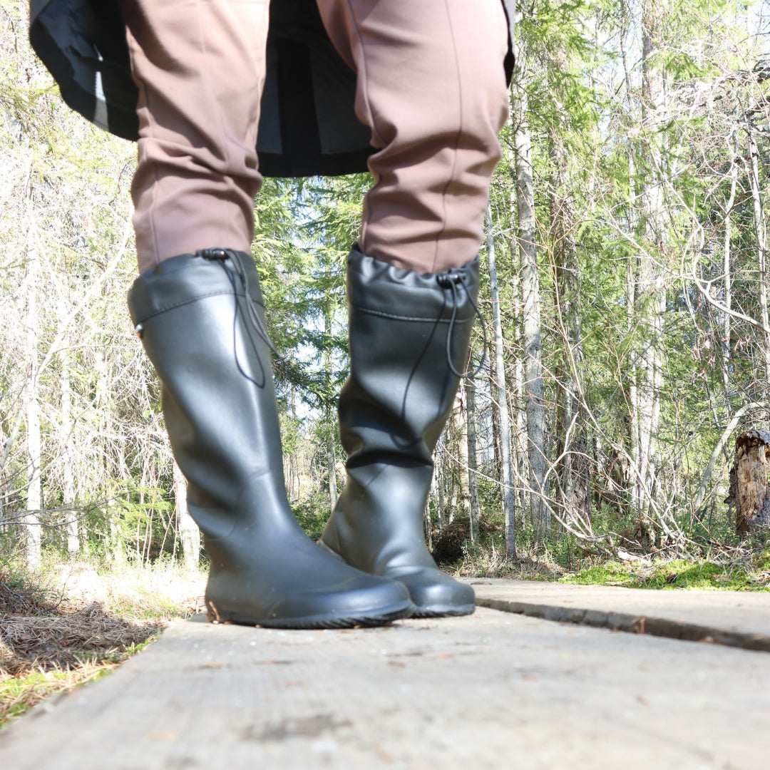 Vaistoa Katve 2 paljasjalkakumisaappaat musta käyttokuva kevät pitkospuut