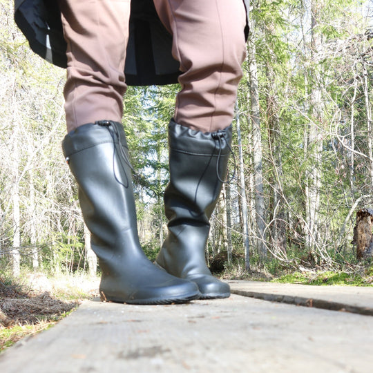 Vaistoa Katve 2 paljasjalkakumisaappaat musta käyttokuva kevät pitkospuut