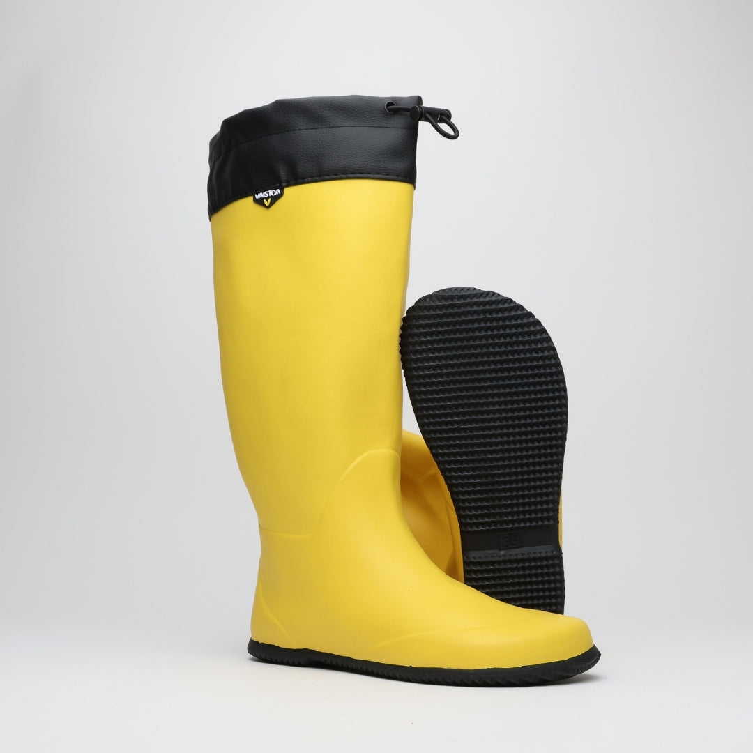 Vaistoa Katve 2 barefoot rubber boots yellow pair at a front angle with one boot tilted to show the patterned sole