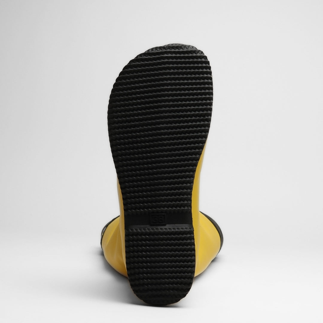 Vaistoa Katve 2 barefoot rubber boots yellow grippy patterned outsole