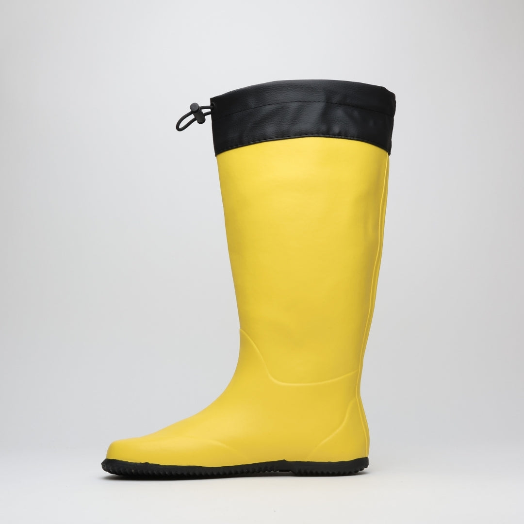 Vaistoa Katve 2 barefoot rubber boots yellow side view from the inner edge, flat zero drop sole with no heel rise