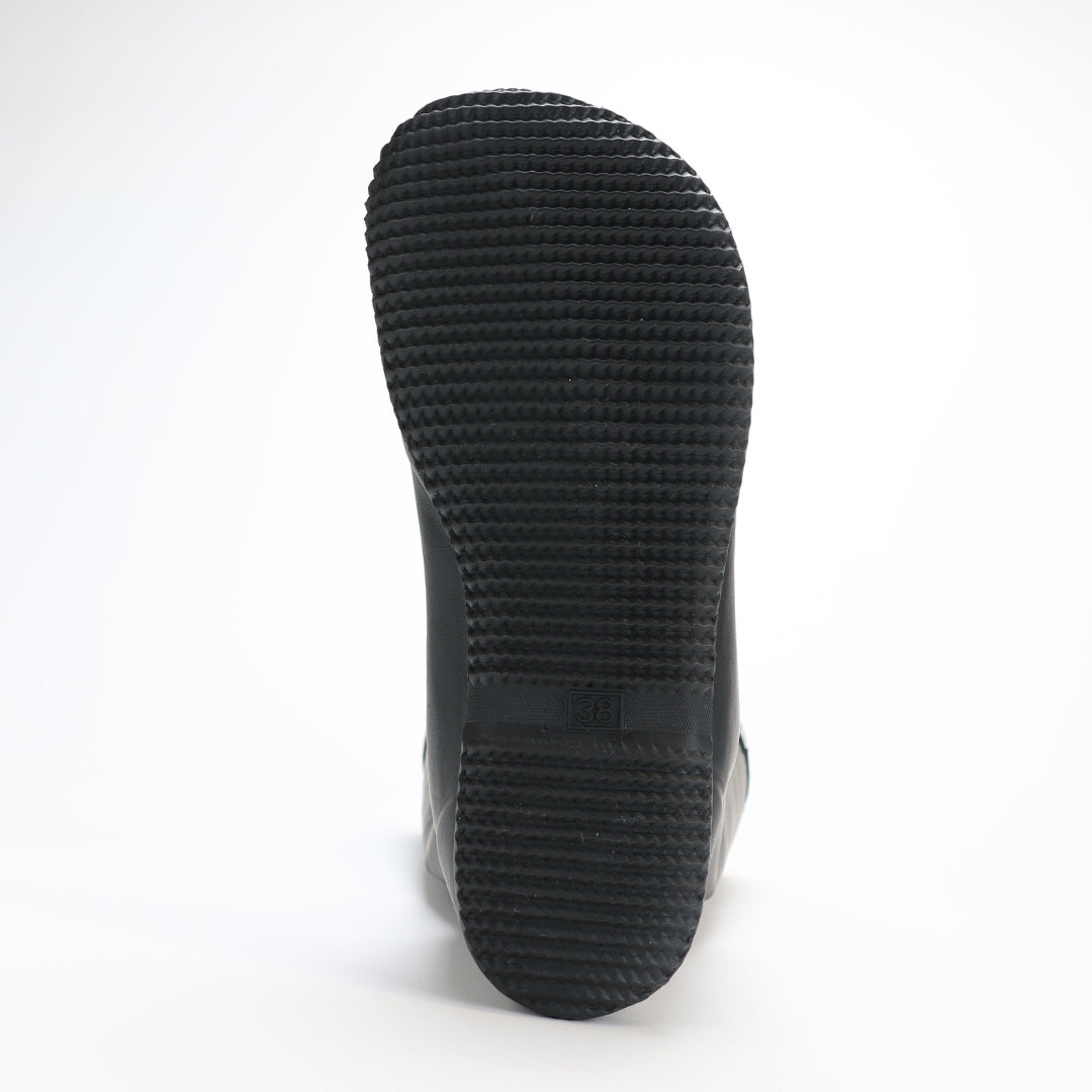 vaistoa katve barefoot shoes rubber rain boots black grippy textured sole