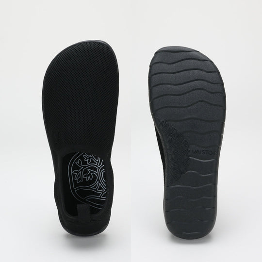 Vaistoa Lempeä 2 barefoot slip-on shoes black – wide, foot-shaped toe box