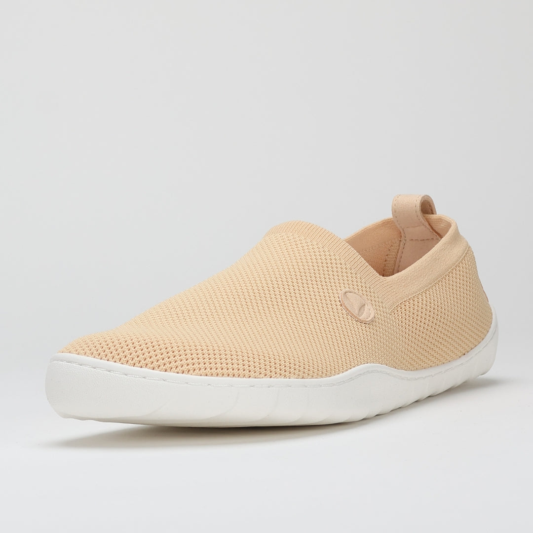 Vaistoa Lempeä 2 barefoot slip-on shoes peach – single shoe, front angle view