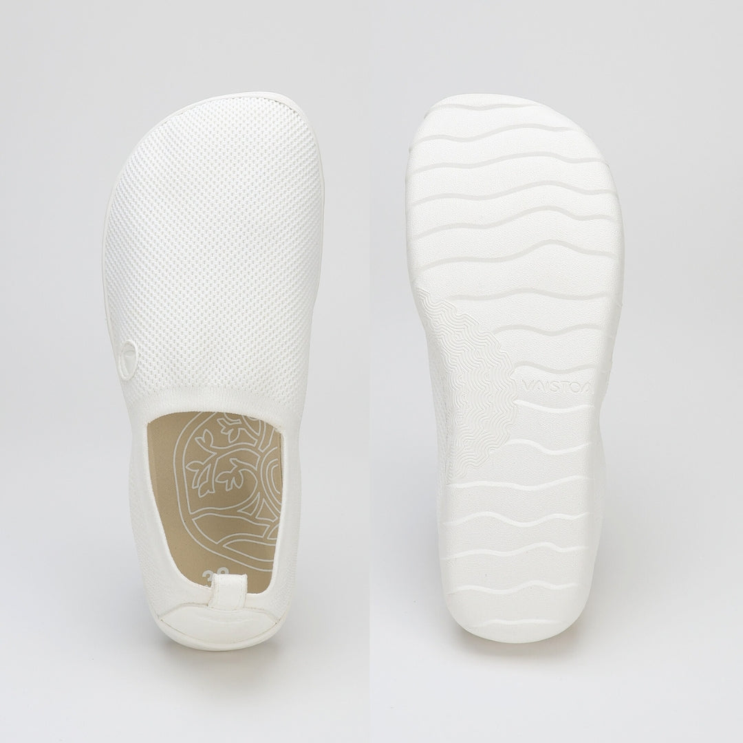 Vaistoa Lempeä 2 barefoot slip-on shoes white – wide, foot-shaped toe box