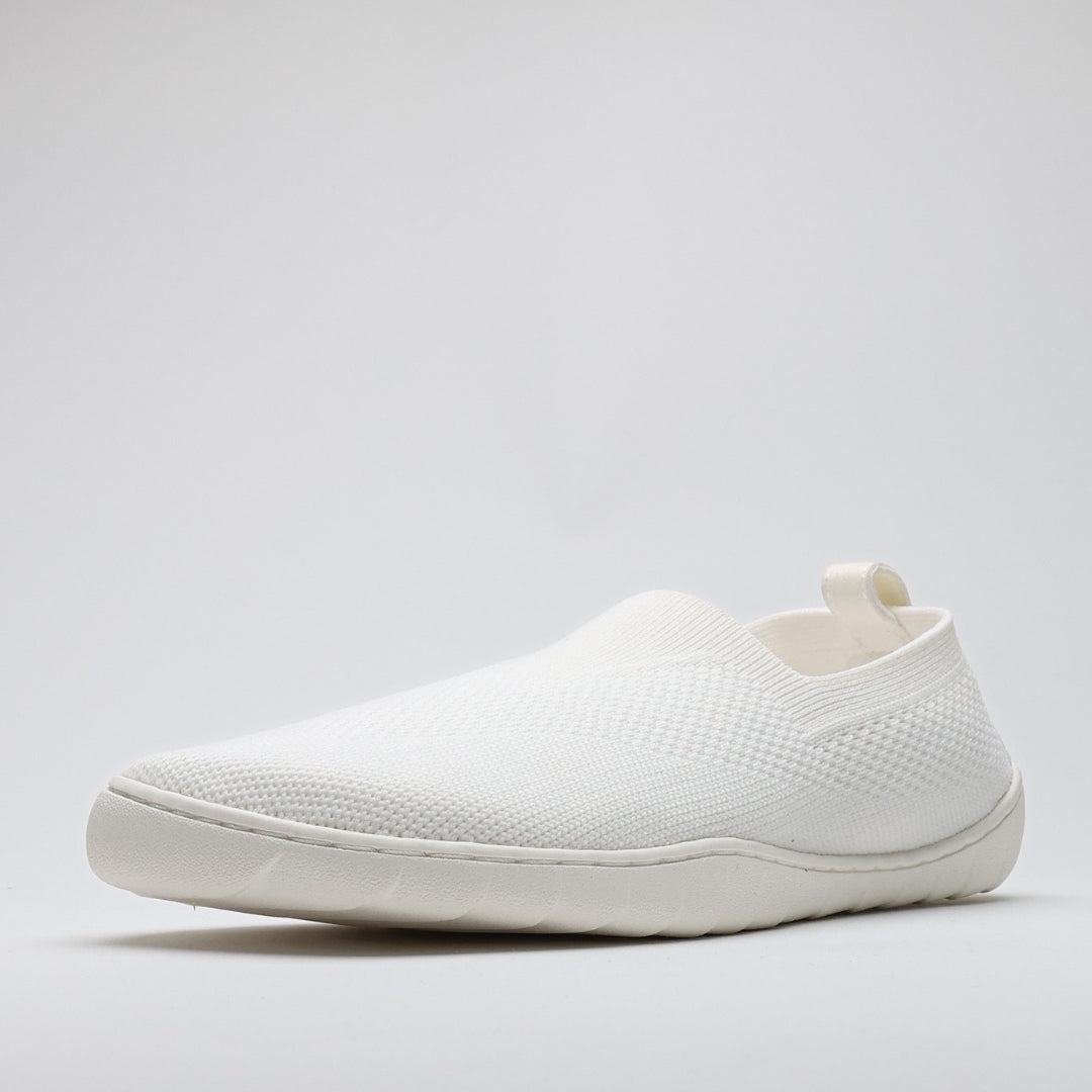 Vaistoa Lempeä 3 slip-on barefoot shoes – single white shoe shown from a front angled view