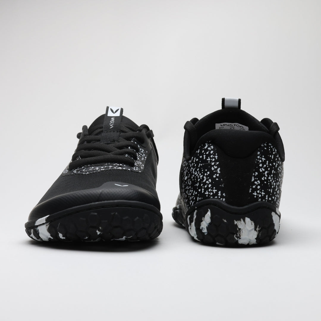 Vaistoa Lento barefoot running shoes – front and back view of the shoes side by side against a light background