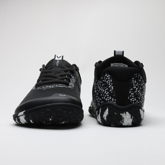 Vaistoa Lento barefoot running shoes – front and back view of the shoes side by side against a light background
